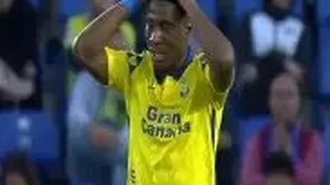 “网球好手商竣程接受右脚手术，期待速归赛场”